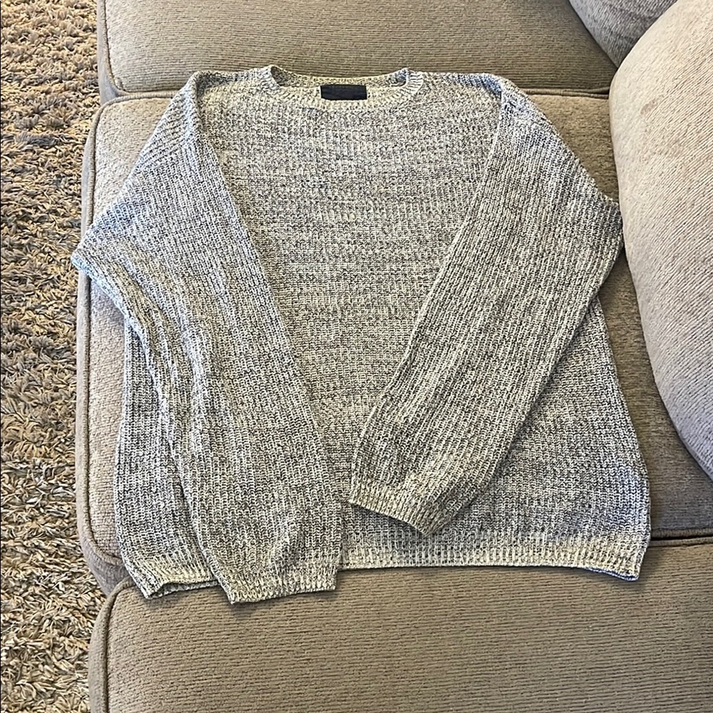Cozy Gray Knit Sweater (Small)
